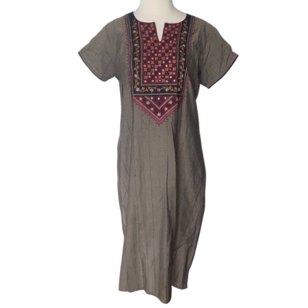 Embroidered dreas